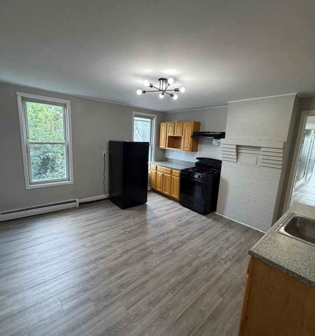 3 bed, $2,200 — Photo 1