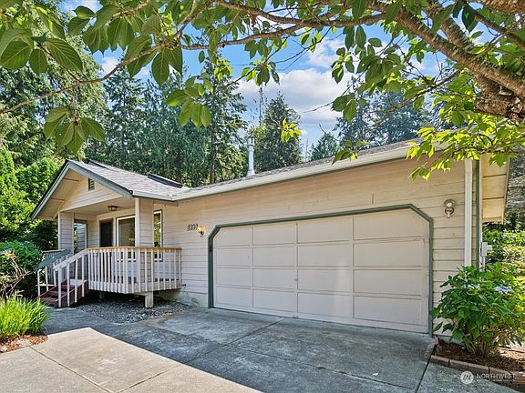 4th image of 2339 NE Meadowlark Circle