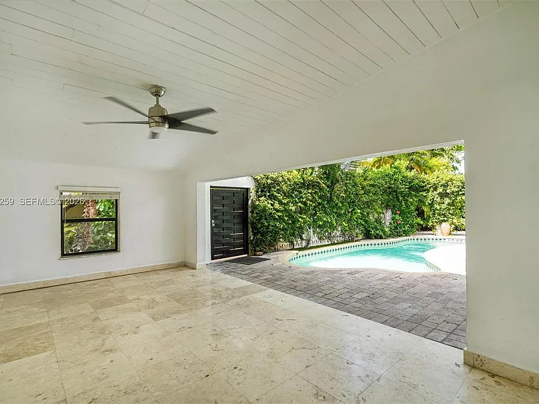 7810 Beachview Dr — Photo 4