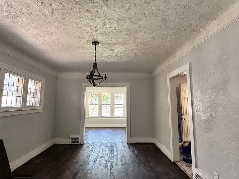 4376 Kensington Ave — Photo 11