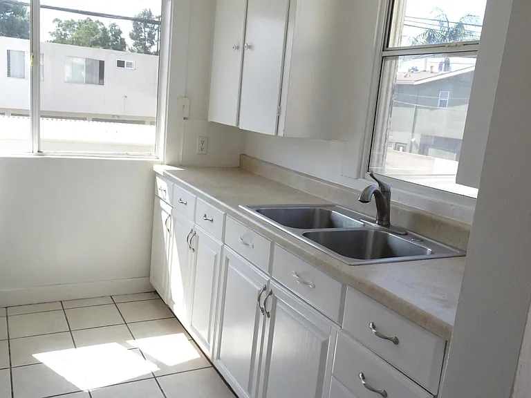 2048 E 3rd St #2048 — Photo 9