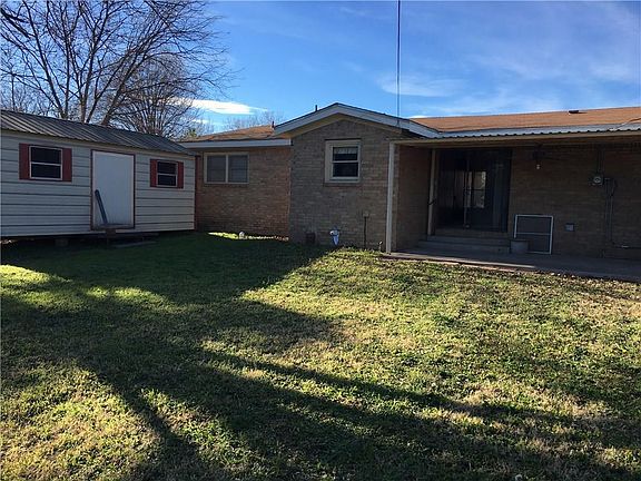 4th image of 1347 Hillcrest Dr