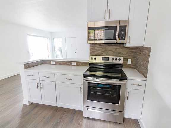 3rd image of 200 S Avenue 59