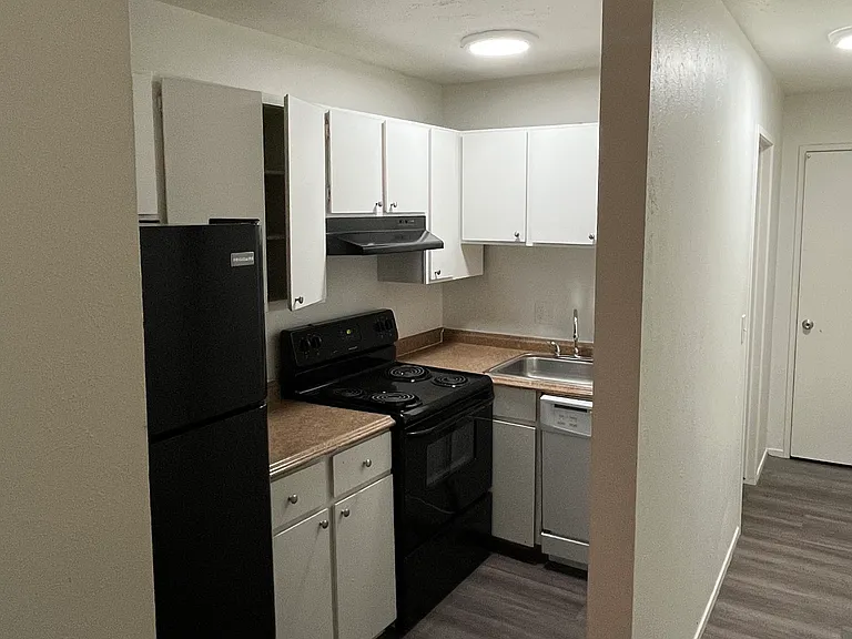 Caledonian Apartments — Photo 5