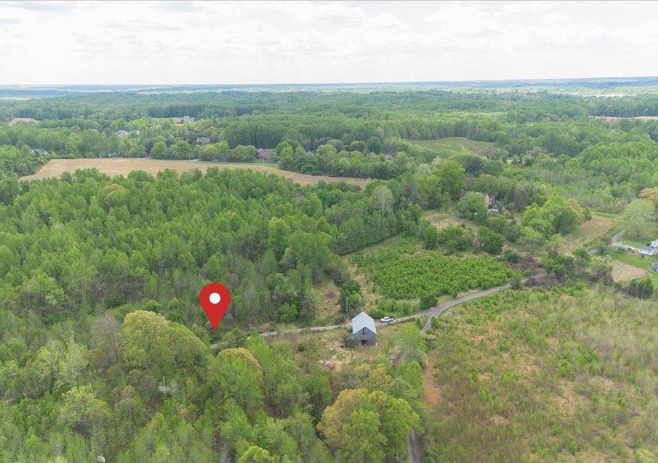 2nd image of Clagett Landing Rd