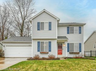 5360 Tall Oaks Dr, Grand Blanc, MI 48439