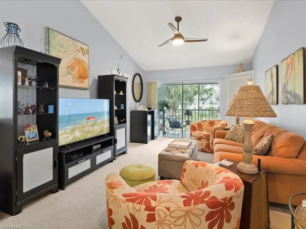 105 Wading Bird CIR #U201, NAPLES, FL 34110