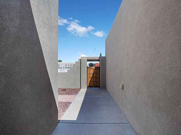 5th image of 2263 Calle De Ortiz SW
