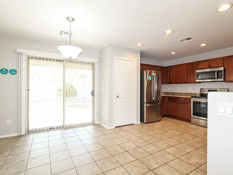 17058 N 184th Ln — Photo 7