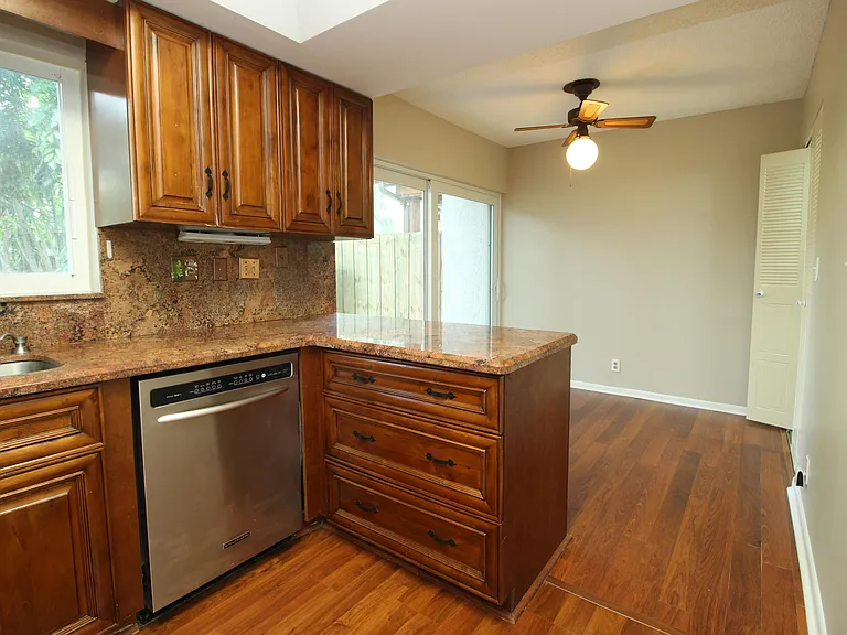 8321 SW 39th Ct — Photo 13