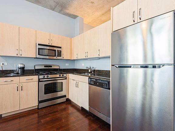 5th image of 235 W Van Buren St Unit 2119