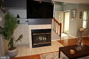2 bed, 2.0 bath, 1214 sqft, $2,500 — Photo 2