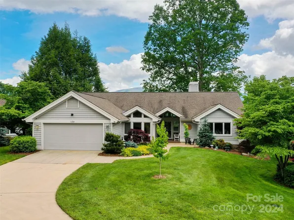 138 Oakcrest Ln, Waynesville, NC 28786