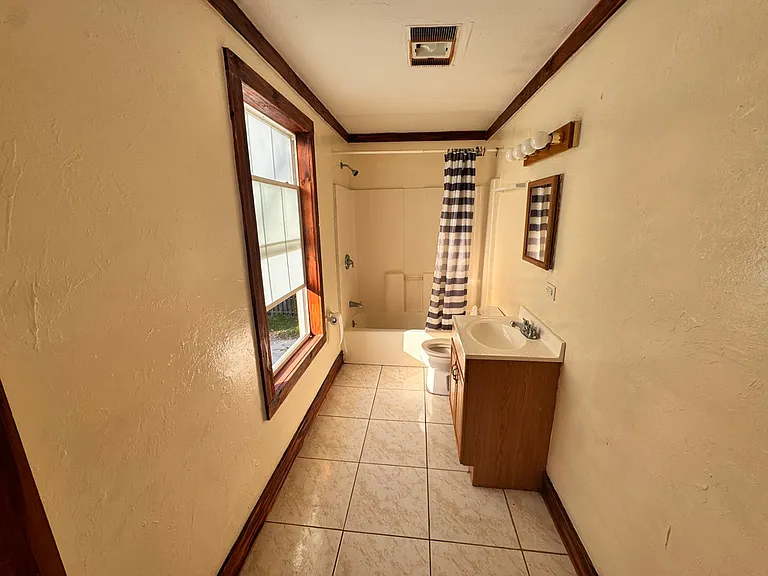 2637 2nd St #B4 — Photo 15