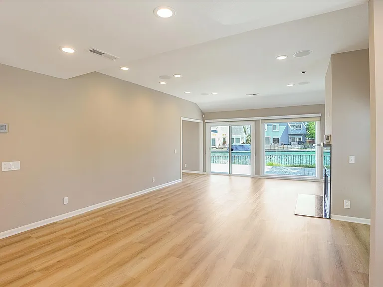 608 Mystic Ln — Photo 22