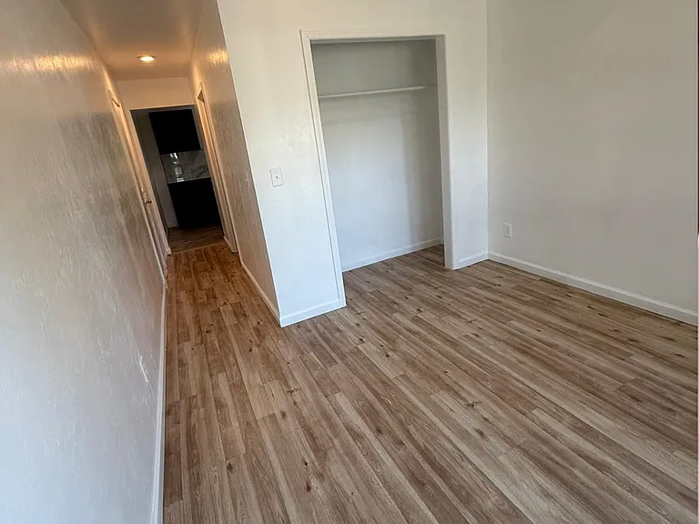 1803 NW Hoover Ave — Photo 12