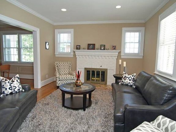 Living room w/fireplace