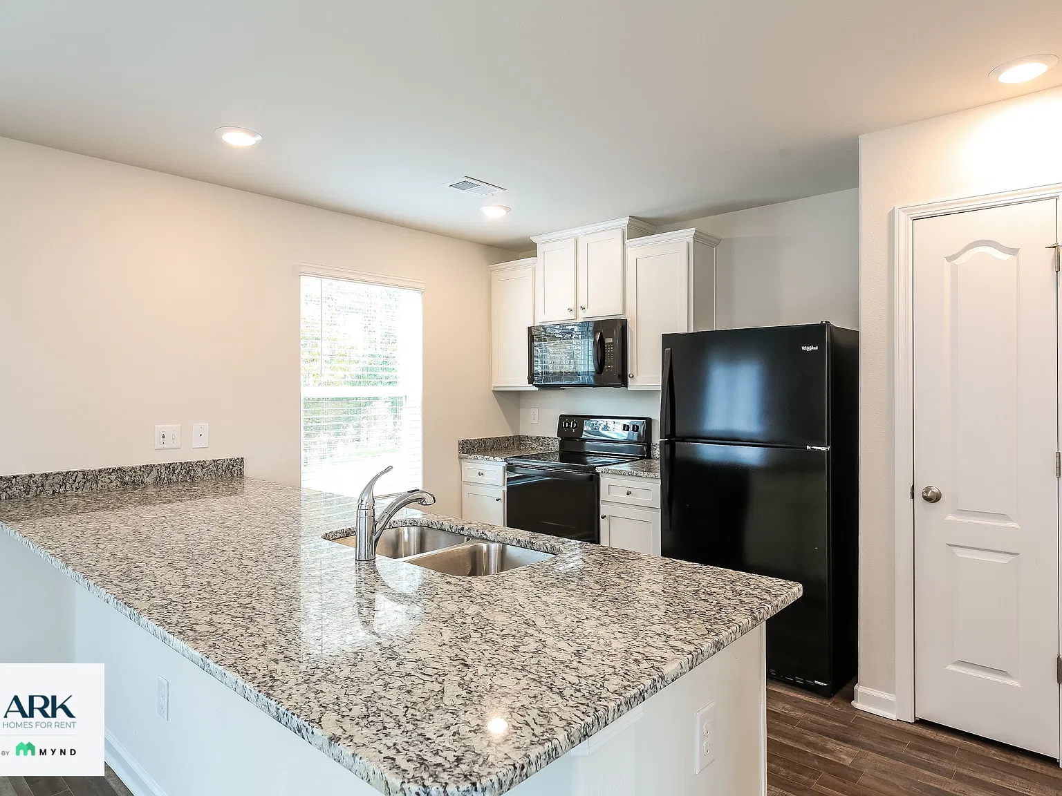 3 bed, 2.5 bath, 1435 sqft, $1,675 — Photo 2
