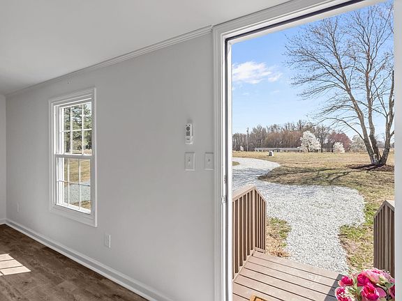 4th image of 49 Lima Ln