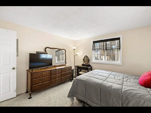 3rd image of 98 Henry Law Ave