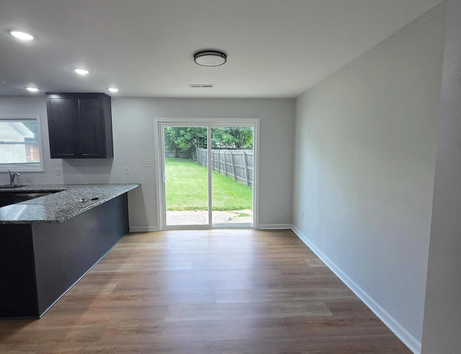 3 bed, 1.5 bath, 1144 sqft, $1,995 — Photo 3