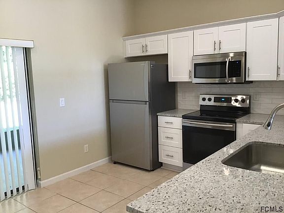 4th image of 17 Columbia Ln #A