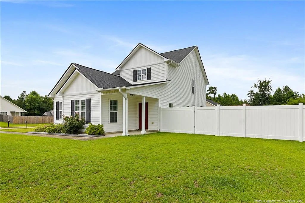 118 Newport Court - SM — Photo 3