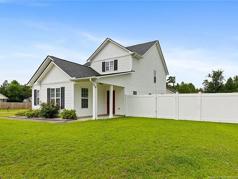 118 Newport Ct — Photo 3