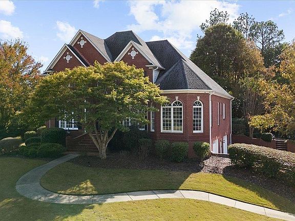 2nd image of 1001 Fairmont Cir