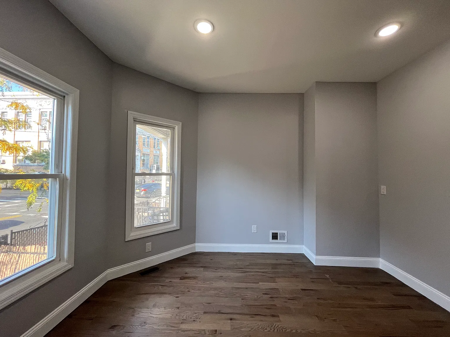 480 Bergen Ave — Photo 2