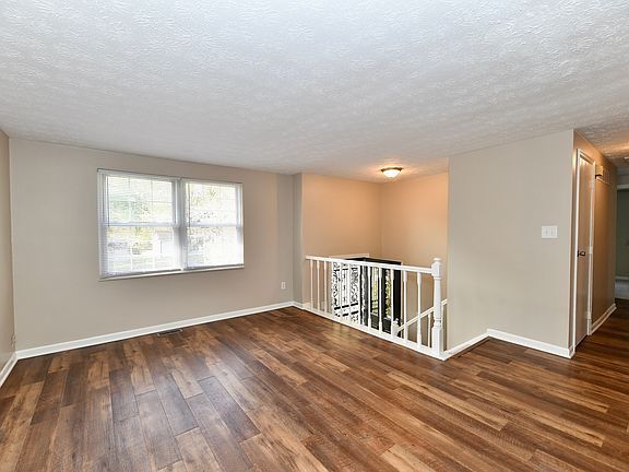 4th image of 4439 Cherry Valley Dr