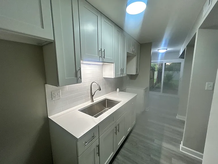 10L Fernwood Dr #10L — Photo 4