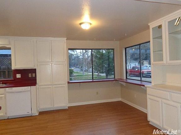 3rd image of 520 N 1st Ave