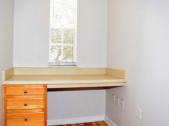 4th image of 10075 N Gate Pkwy #105