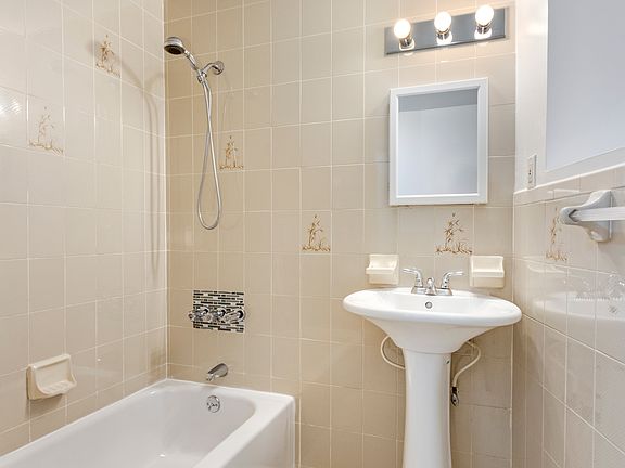 5th image of 319 E 105th St APT 5F