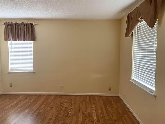 3rd image of 312 Rivercrest Dr