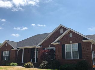 900 Spyglass Cir, Vine Grove, KY 40175