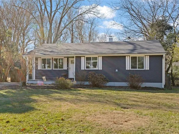 1405 Gracewood Dr, Greensboro, NC 27408