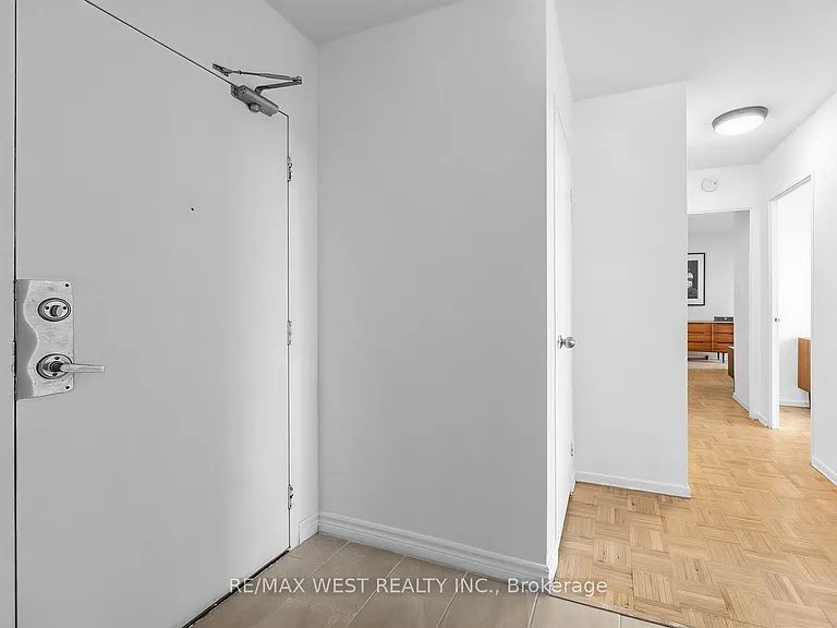 60 Pavane Linkway #805 — Photo 14
