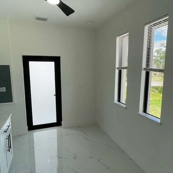 528 Raintree St E — Photo 2