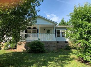 66 Country Meadows Dr, Asheville, NC 28806