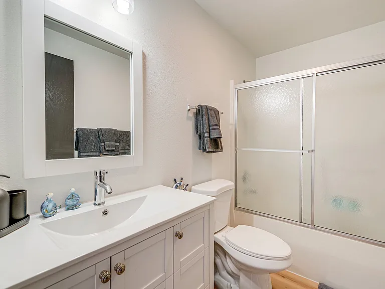 1395 Crestview Dr — Photo 23