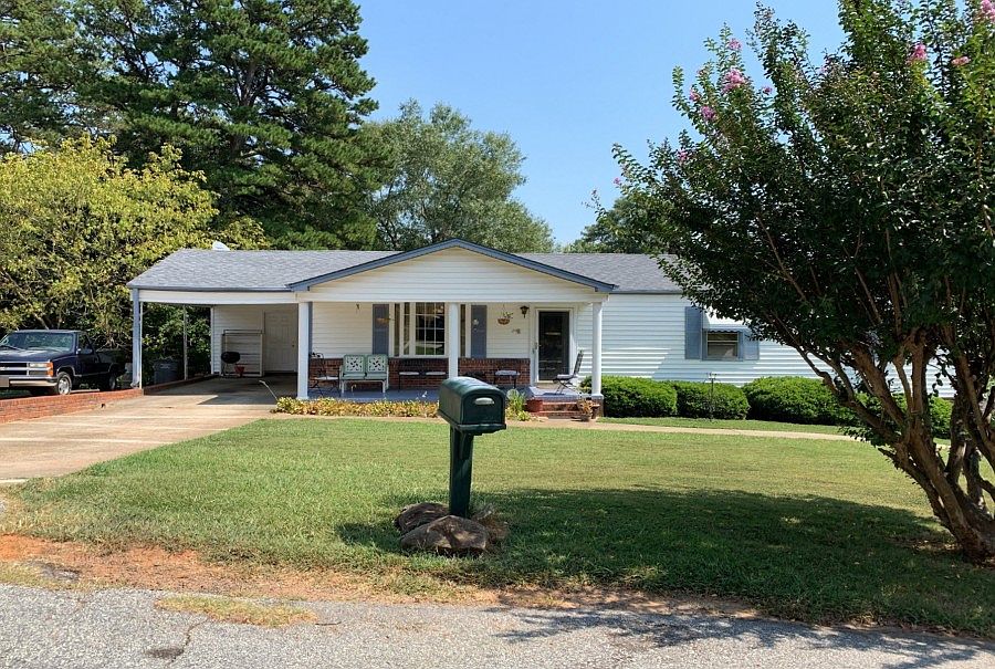 1st image of 20 Plainfield Cir