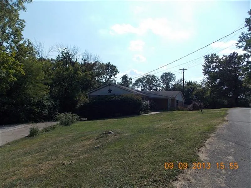 111 S Grand Ave #B photo 1