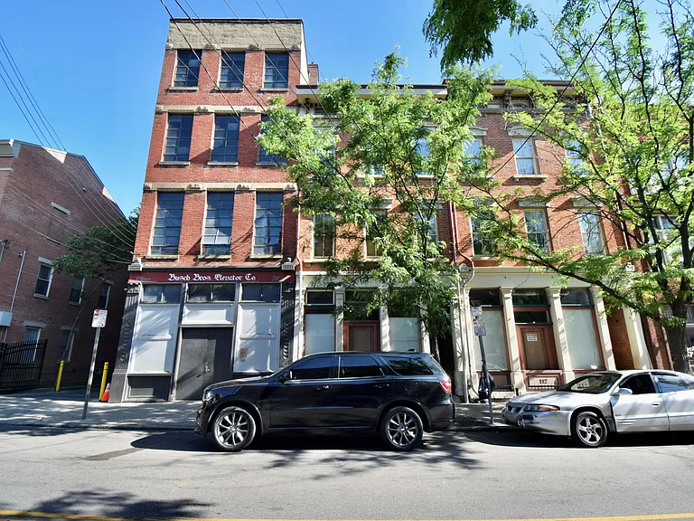 110 E 13th St #3 — Photo 33