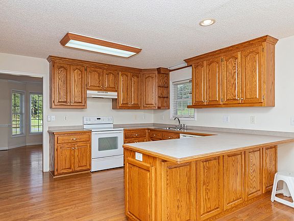 5th image of 24 Courtney Ln