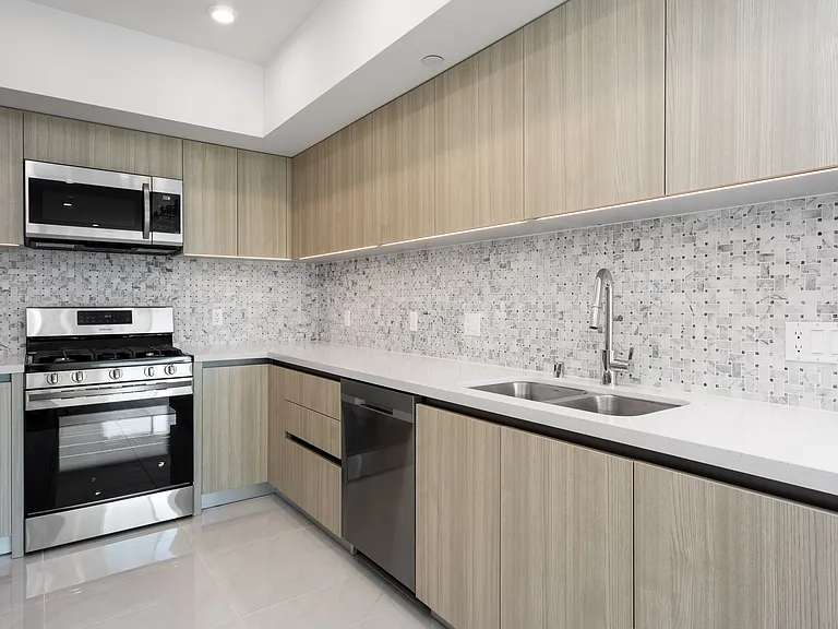 1070 S Holt Ave — Photo 6