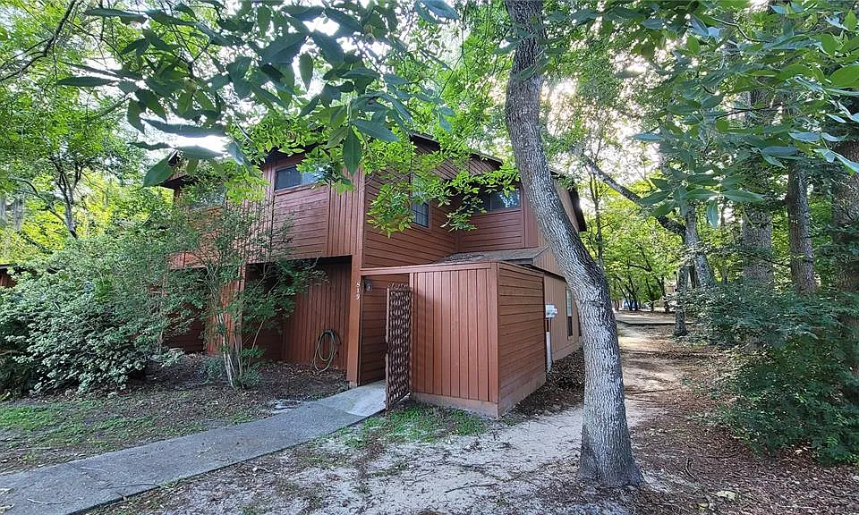819 SW 57th Ter