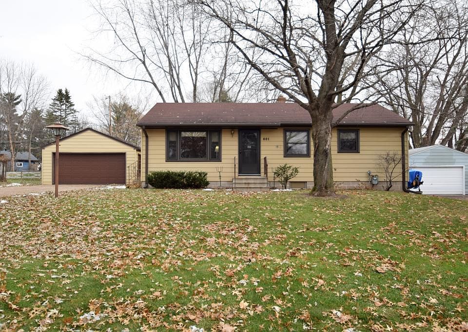 1st image of 601 Willow Ln