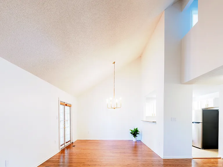 541 Pointe South Dr — Photo 4